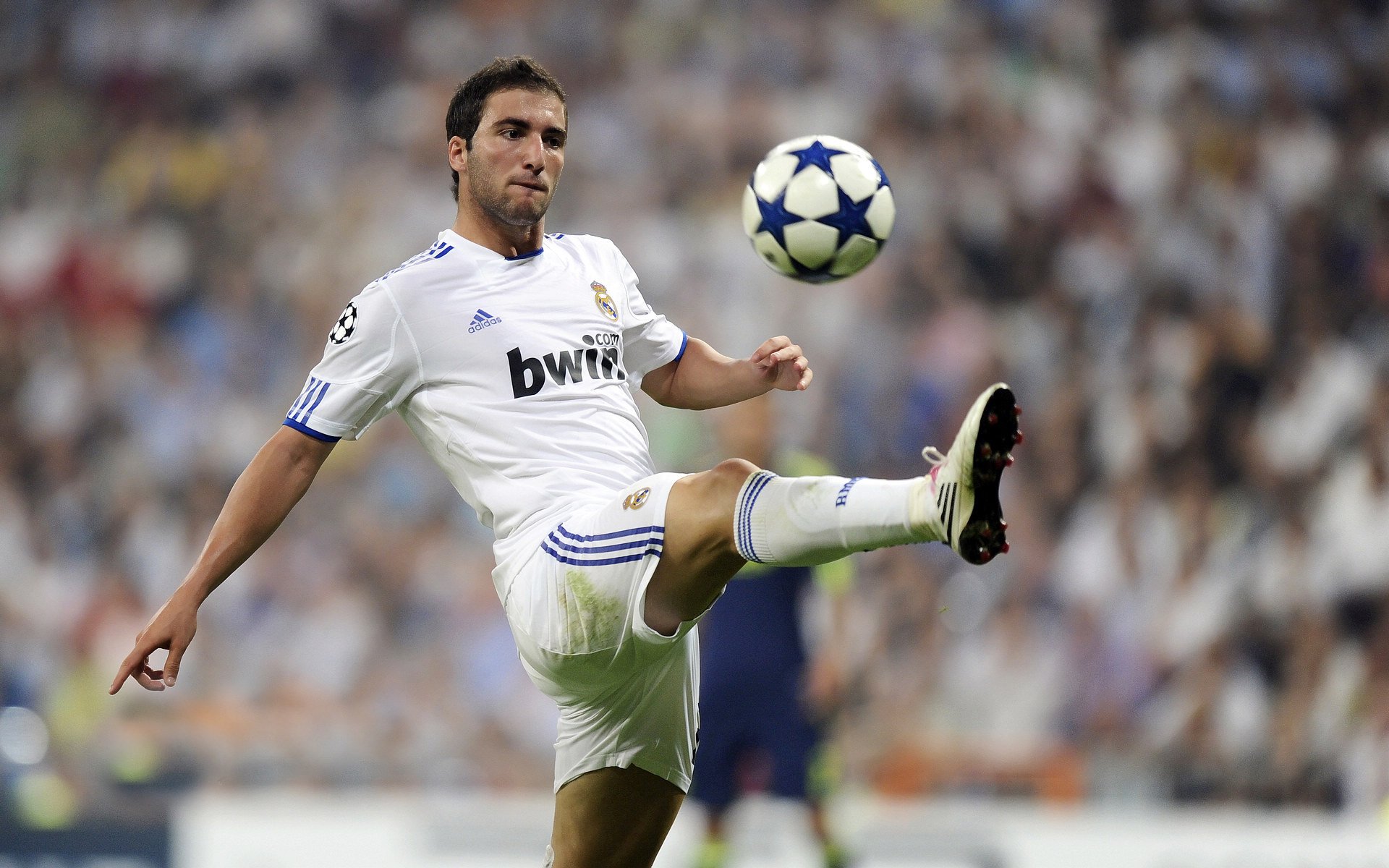 蒂亚戈的绝杀,当智利葡萄酒的醇厚,浇灌了巴黎篮球场的尖叫