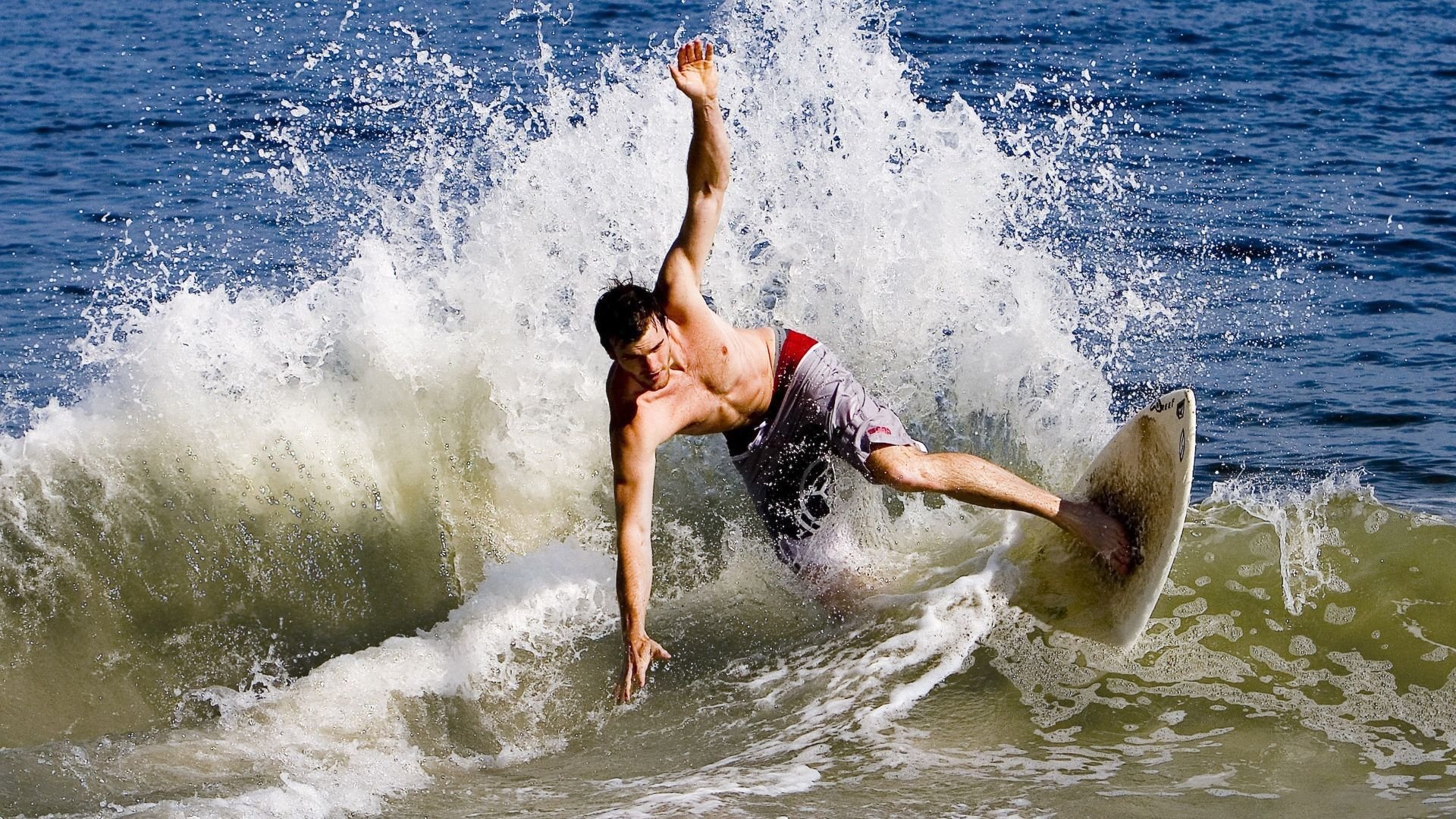 F1争冠生死局与魔术爆冷，偶然性如何主宰竞技之巅？